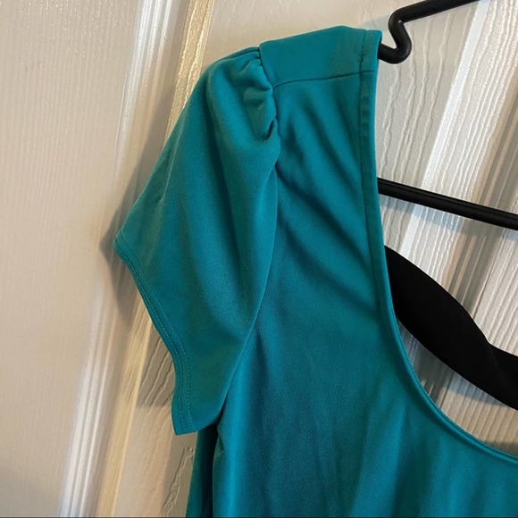 A’gaci Open Back Peplum Top Approx Size Small - Picture 2 of 5